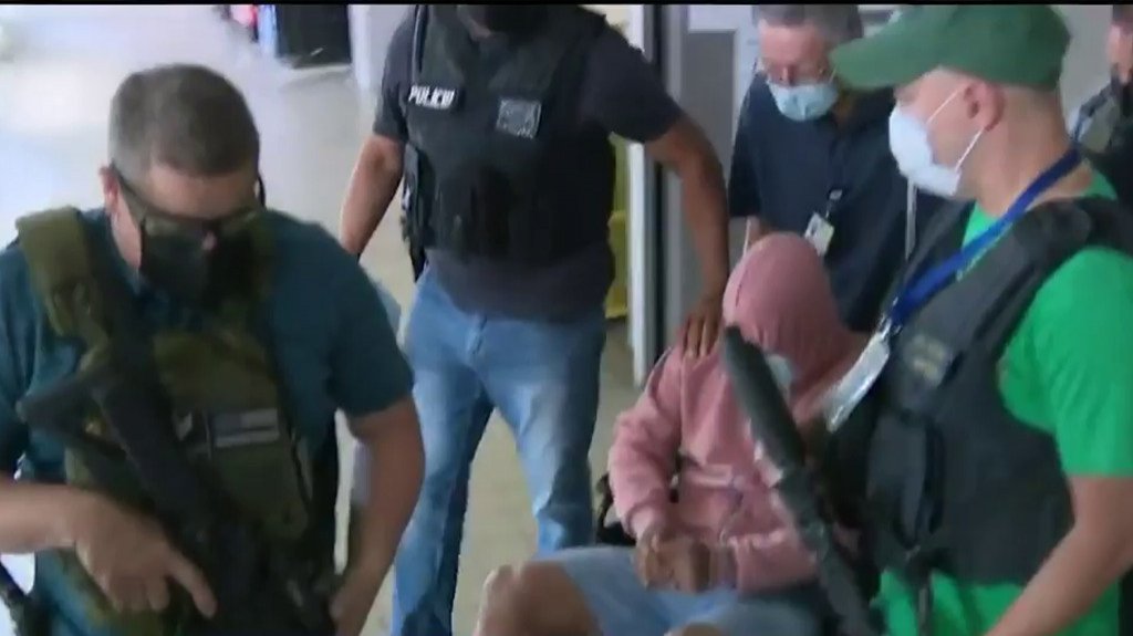  Video:Influencer dado de alta tras enfrentamiento con la Polic&iacute;a en Carolina 