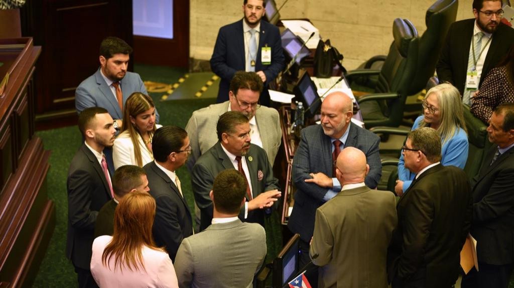  Cámara aprueba medida para prohibir bloqueos por protestas o corridas en vías públicas para afectar el tránsito 