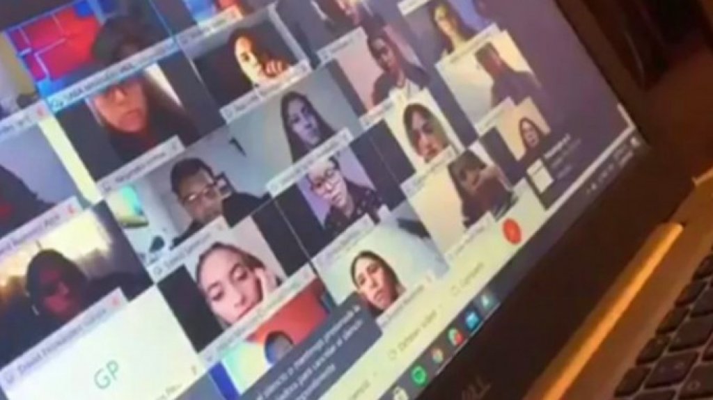  Video viral de universitaria Boricua que insulta su maestra y se le olvidó que estaba online 