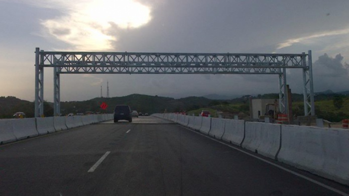 AUTORIDAD DE CARRETERAS ENTREGA ROTULOS DE TRANSITO EN VILLALBA