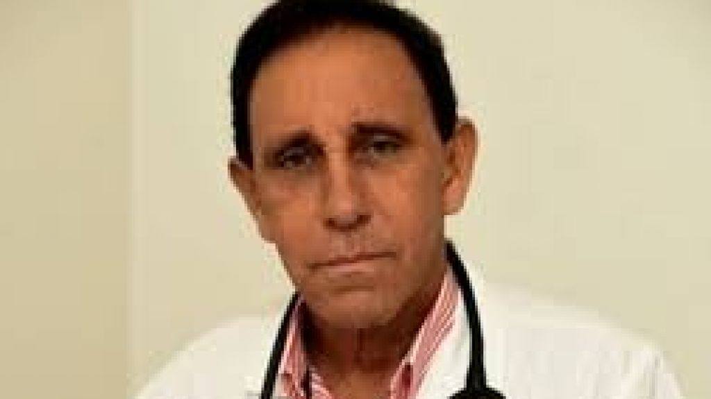  El doctor Cruz Jiminián sigue estable dentro de su gravedad por COVID-19 