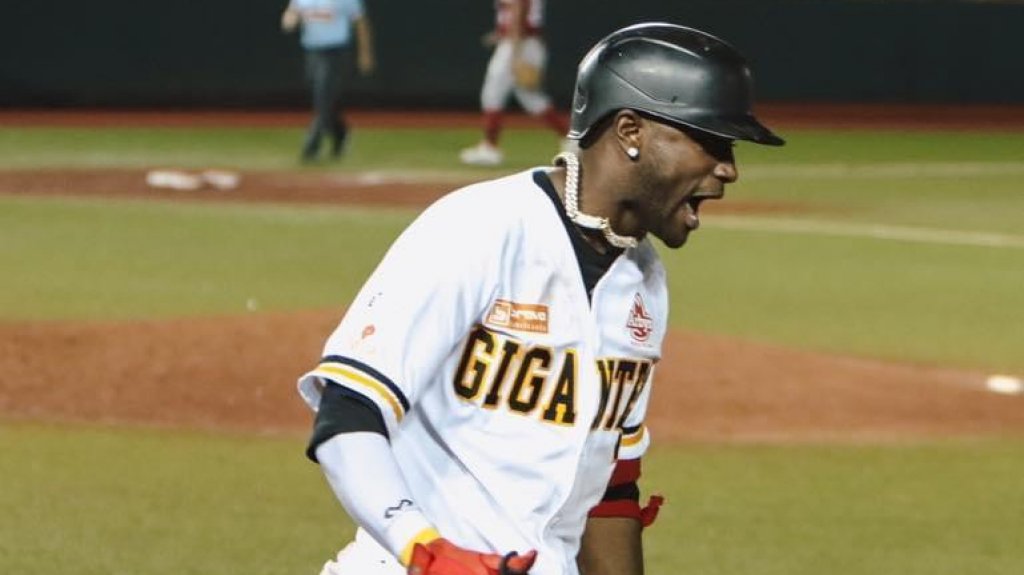  Carolina gana el primero de la serie final 