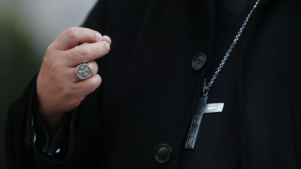  Investigan denuncias de abuso contra sacerdote en EE.UU. por hechos de 1980 