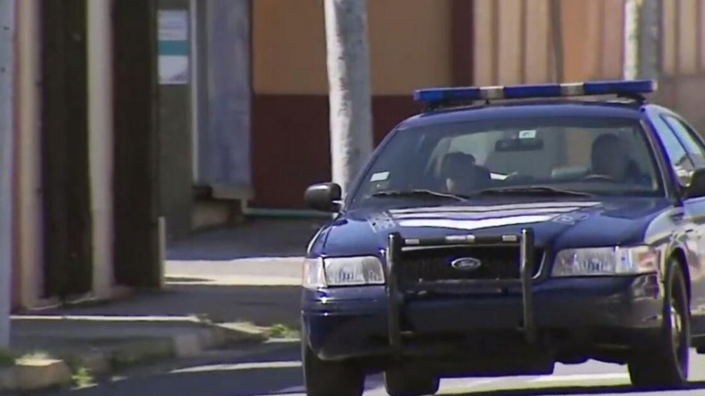  Delincuente agrede con un bate a vendedor de cocos en Salinas 