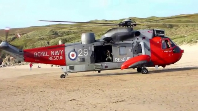 HelicÃ³ptero de la Royal Navy britÃ¡nica rescata a una mujer y a sus dos hijos en Vieques