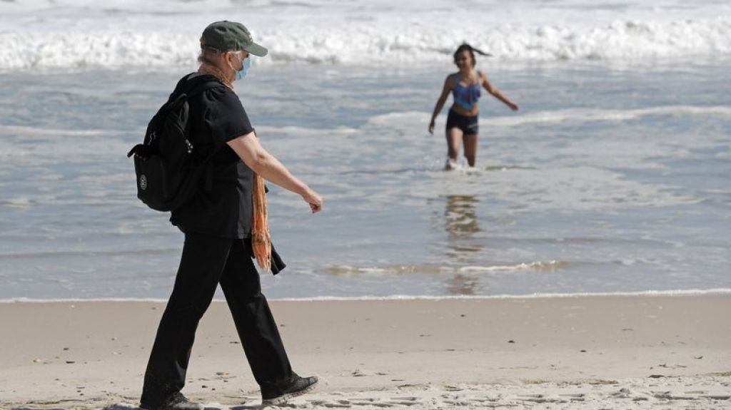  Nueva York permite grupos de hasta 10 por feriado 