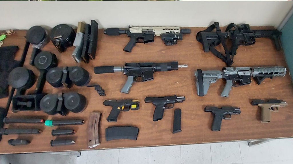  Fotos: Ocupan arsenal de armas en residencia de Mayag&uuml;ez 