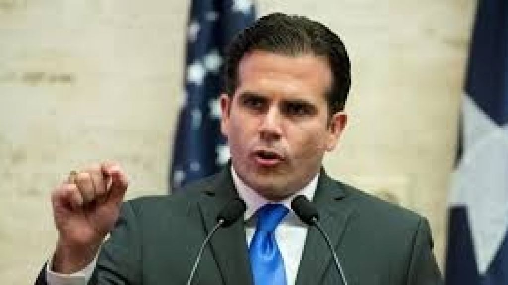  Gobernador firma varias leyes entre ellas una que establece el lenguaje de se&ntilde;as en toda publicidad del Gobierno 