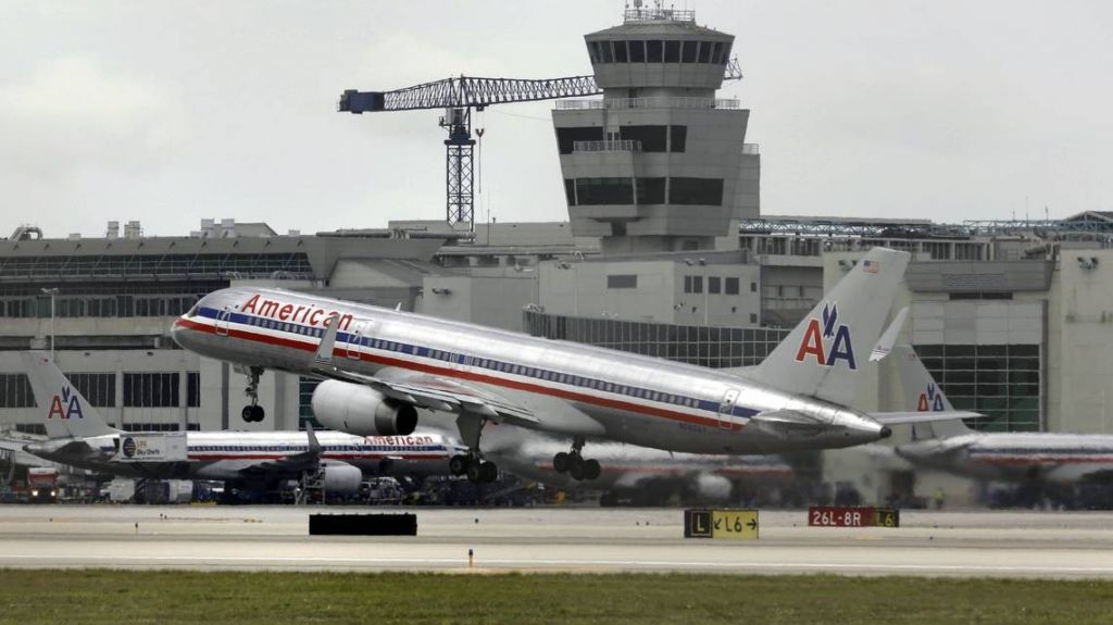  Lleg&oacute; a Miami con el celular cargado, pero no de electricidad, y fue directo a la c&aacute;rcel 