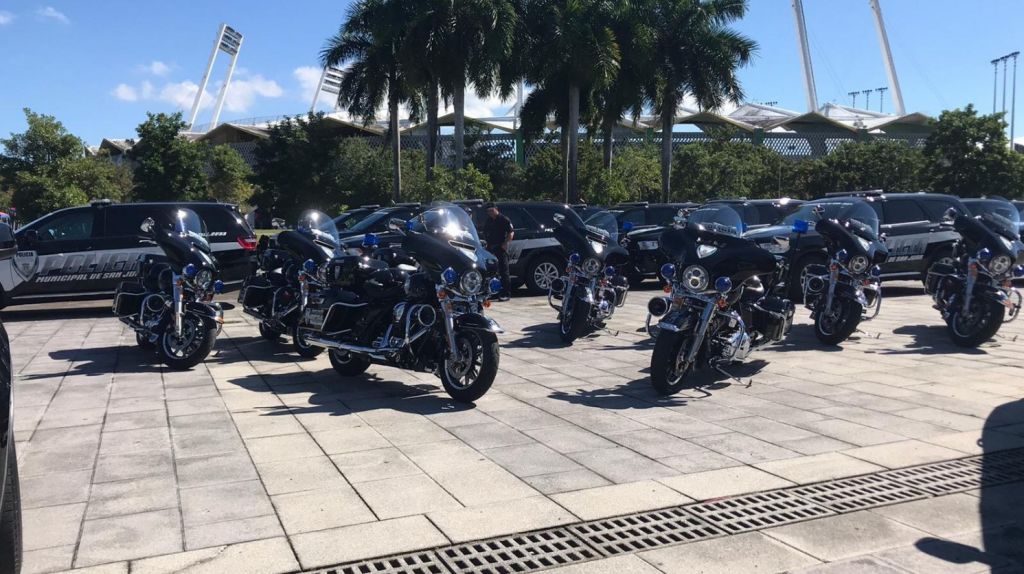  Video: Entregan nuevas patrullas a la polic&iacute;a municipal de San Juan 