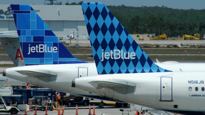 Expulsan de un aviÃ³n a una pasajera por burlarse en un tuit del piloto