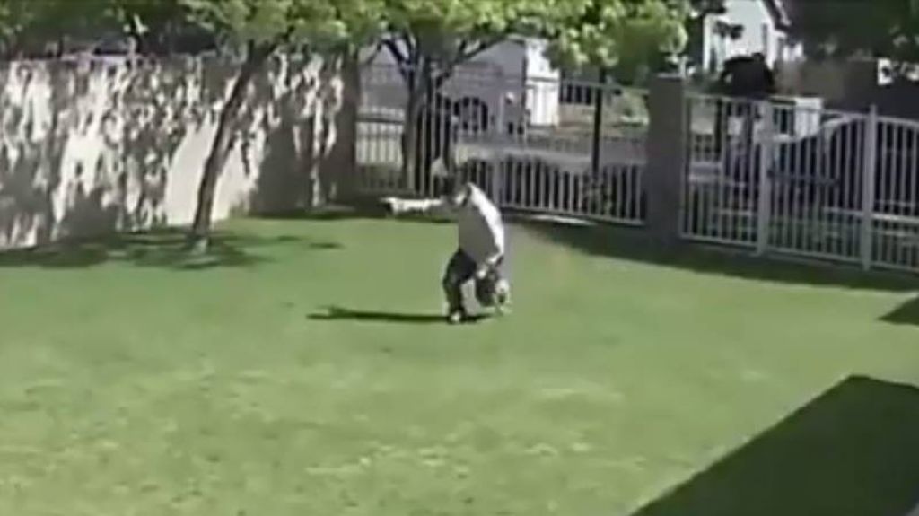  VIDEO: Un polic&iacute;a en EE.UU. dispara por la espalda a un adolescente desarmado y lo mata con un tiro en la cabeza 