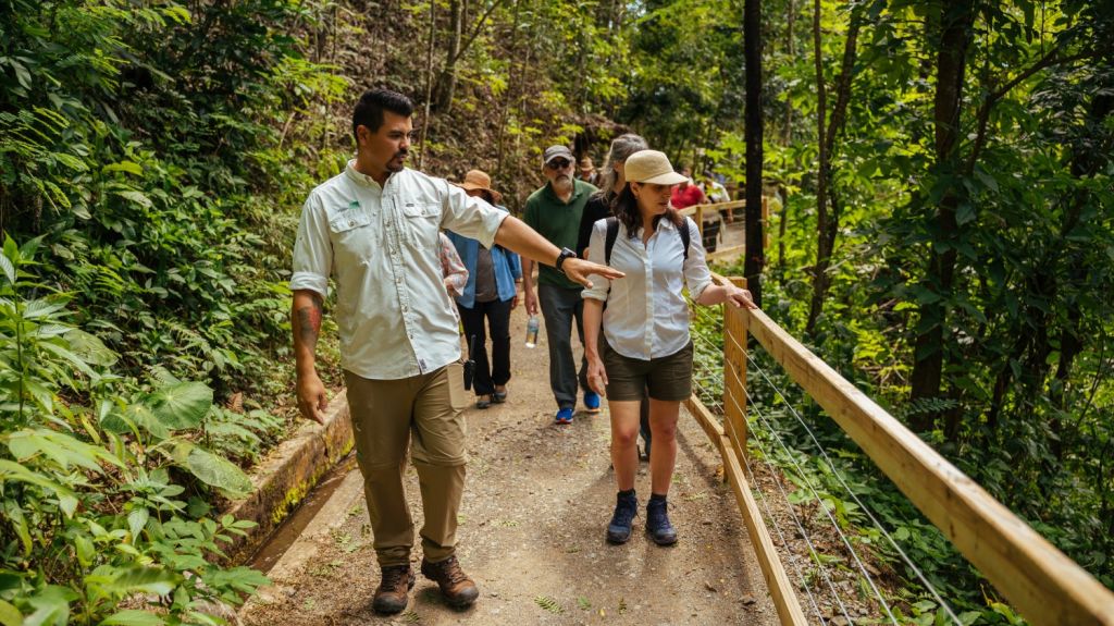  Alianza de Fideicomisos de Tierras de los Estados Unidos visita la isla para ver la recuperaci&oacute;n ecol&oacute;gica tras el paso de huracanes 