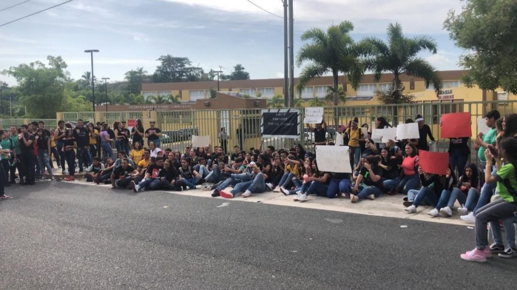 Estudiantes paralizan escuela de Morovis 