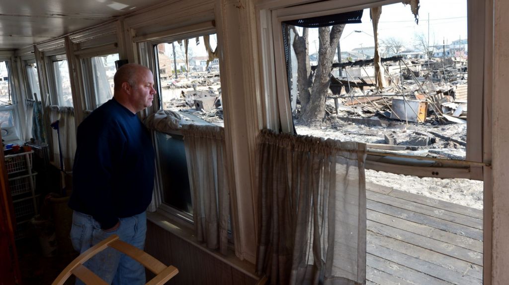  Nueva York inspecciona 1.300 edificios tras muerte por impacto de escombros 