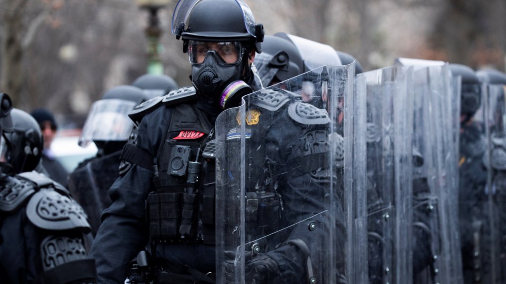  Abrir&aacute;n un caso criminal por la muerte del polic&iacute;a en el asalto al Congreso 