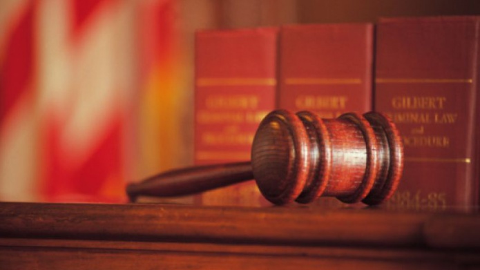 A la carcel, hombre que trato de introducir celular a la carcel 