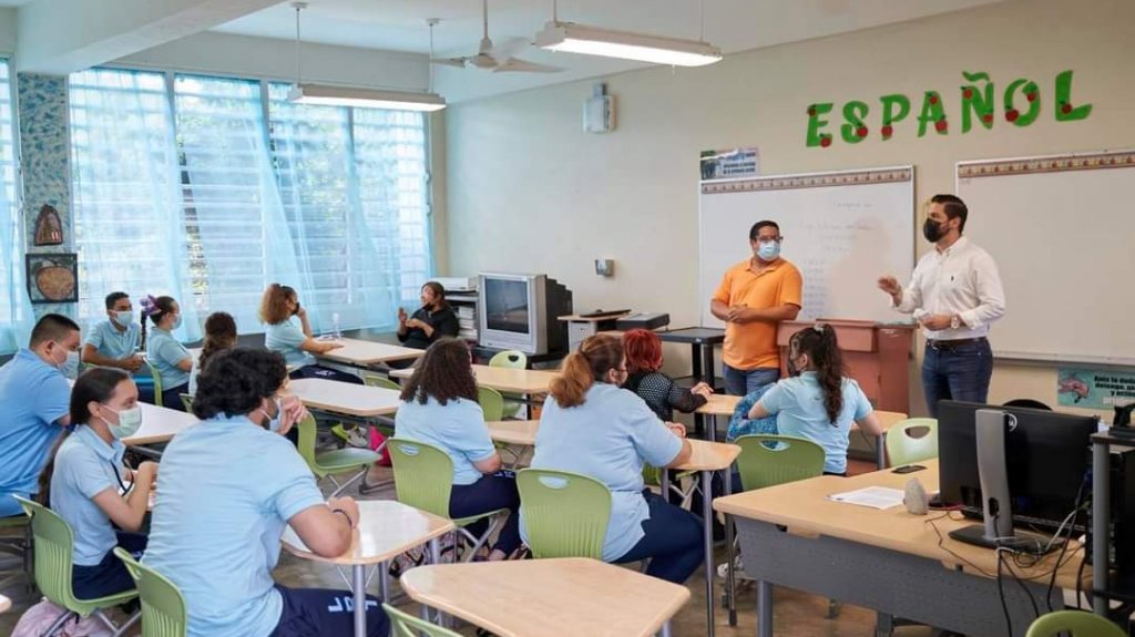  Esfuerzo para instalar aires acondicionados en todas las escuelas del sistema p&uacute;blico del pa&iacute;s 
