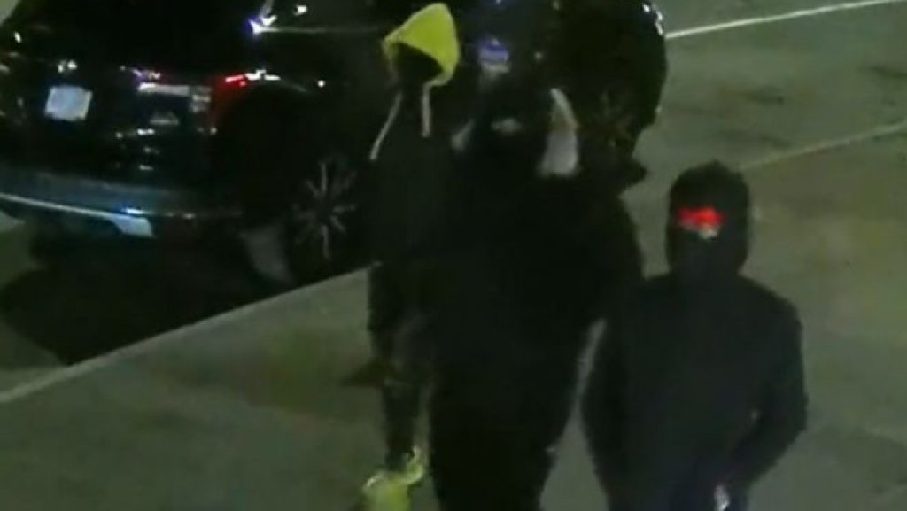  Video: Tr&iacute;o armado aterroriza a usuarios del Subway con asaltos en Nueva York 