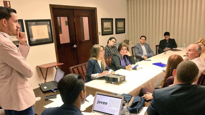 Se reÃºnen para detallar lo que podrÃ­a ser el primer debate para las elecciones 2016