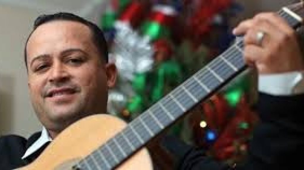  El &ldquo;eterno ni&ntilde;o trovador&rdquo; toma posesi&oacute;n PPD en Barranquitas para aspirar a alcald&iacute;a 