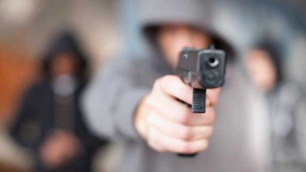 Tres sujetos asaltan a una mujer en residencia de Lajas 