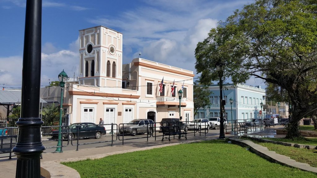  Alcalde de Vieques pide reclasificar 350 cuerdas de terreno para construcci&oacute;n viviendas a bajo costo 