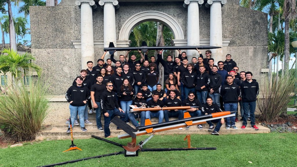  M&aacute;s de cien universitarios puertorrique&ntilde;os dedicados a dise&ntilde;o, construcci&oacute;n y lanzamiento de cohete de alta potencia para la NASA 