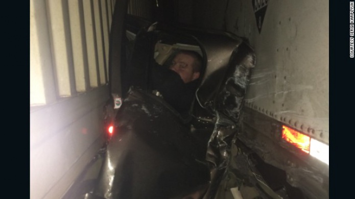 Conductor atrapado entre dos camiones sobreviviÃ³ para contar su insÃ³lito accidente