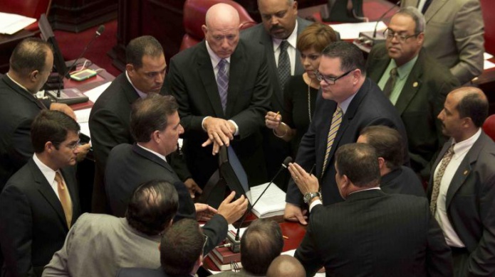 Denuncian delegaciÃ³n PNP en el Senado vota en contra de eximir alimentos del IVU.