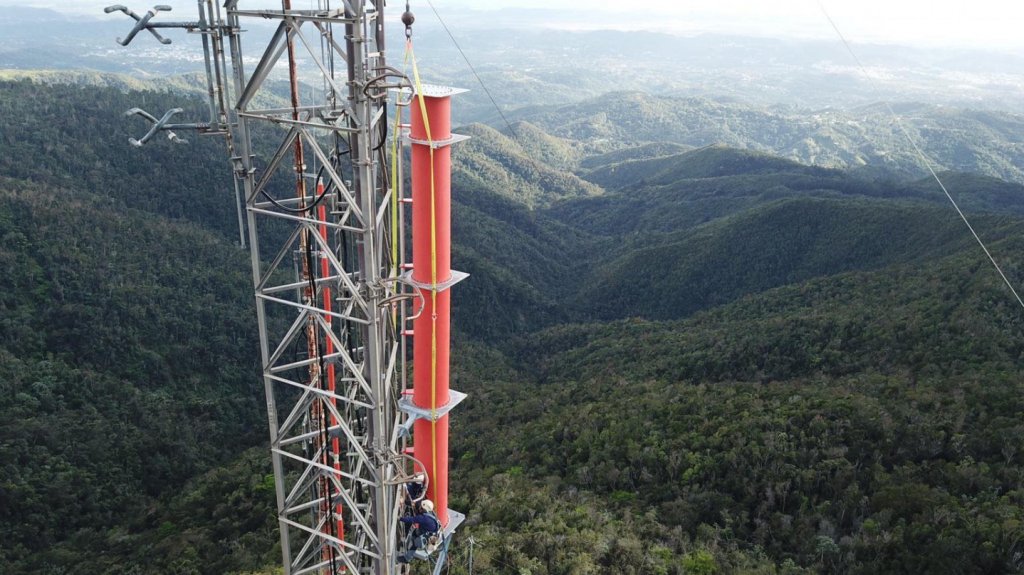  Vecinos de Luquillo se oponen a ubicaci&oacute;n de antenas de comunicaciones 