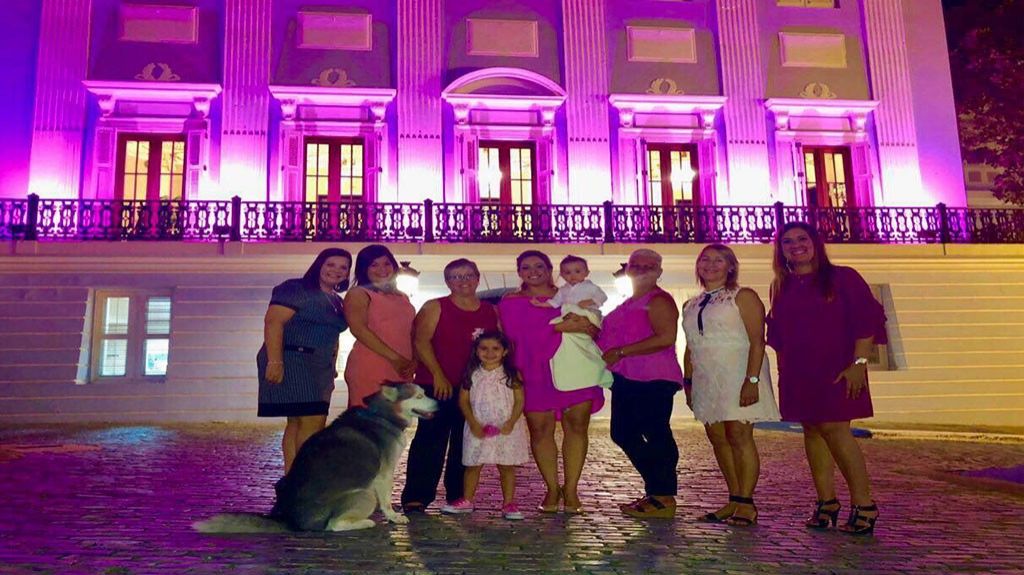  Fortaleza se ilumina de rosa para concienciar sobre el c&aacute;ncer de mama 