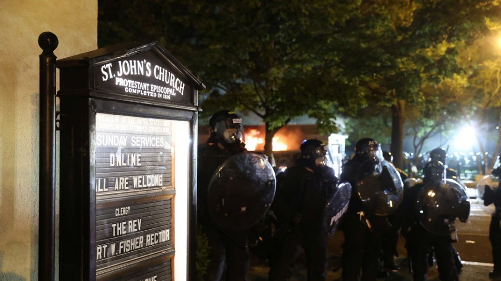  Video:Incendian la hist&oacute;rica iglesia de San Juan, cerca de la Casa Blanca 