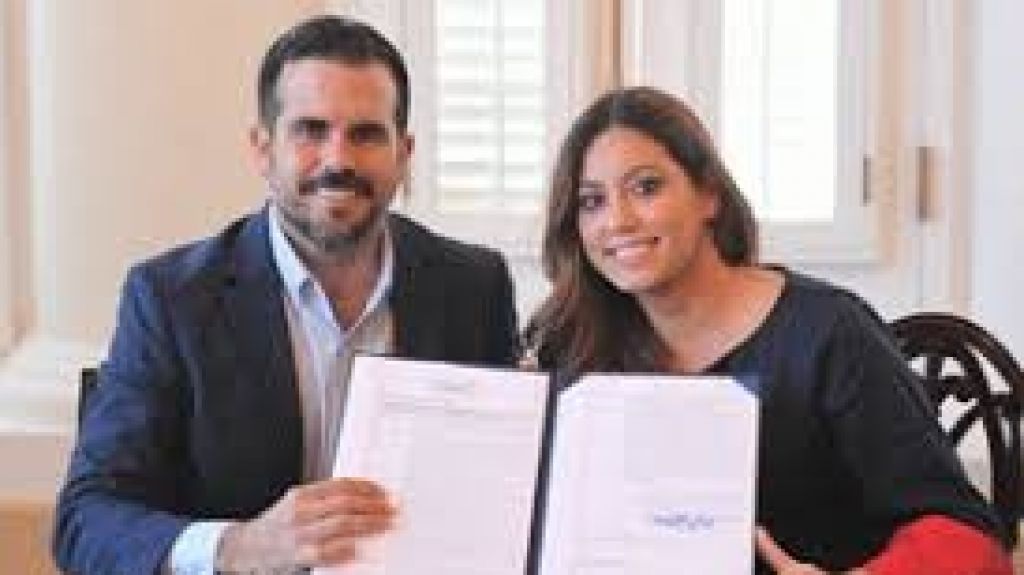  Gobernador firma orden ejecutiva que establece plan de acci&oacute;n integrada para la prevenci&oacute;n de violencia contra mujeres 