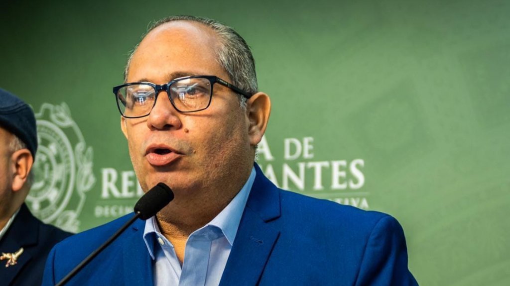  Aguarda la firma del gobernador Pierluisi medida para frenar cierre indiscriminado de escuelas 