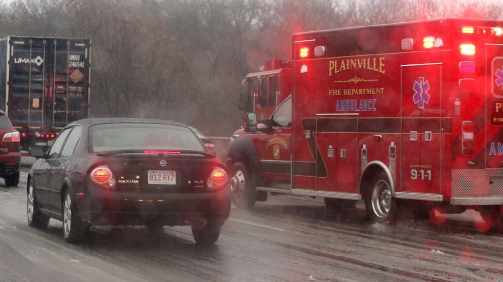  Al menos 35 lesionados en choque de 63 veh&iacute;culos por hielo y niebla en EE.UU. 