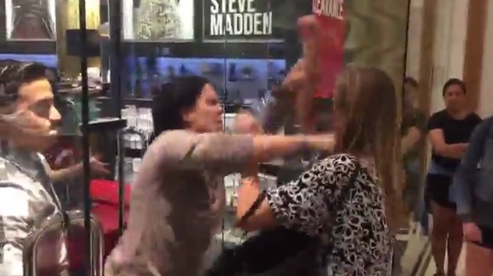 Video: Violento pleito en mall del sur de la Florida