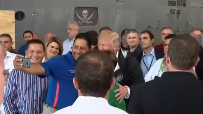  Video: Alcaldes se tiran "selfies" con el presidente Donald Trump antes de la conferencia de prensa 