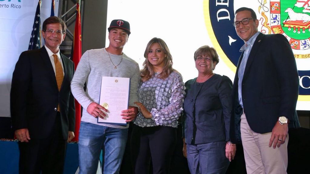  Reconocen el &eacute;xito de cientos de j&oacute;venes de Vivienda P&uacute;blica 