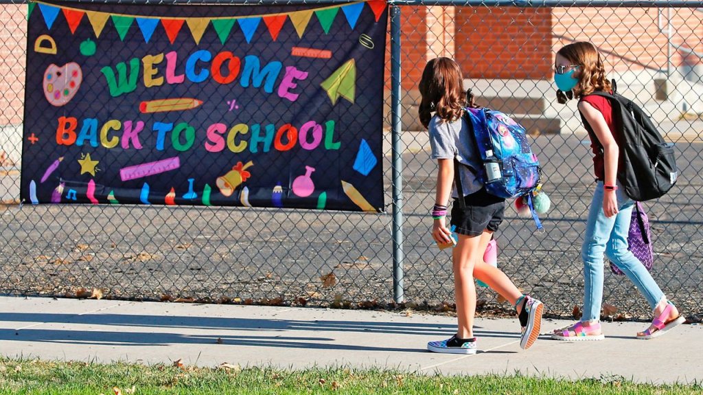  Nueva York promueve la ense&ntilde;anza al aire libre para evitar los contagios 