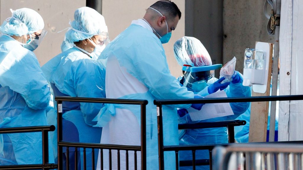  M&eacute;dicos y enfermeras retirados vuelven para combatir el coronavirus 