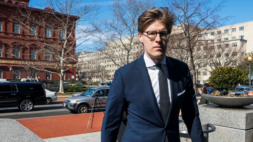  Un abogado vinculado a Trump admite mentir al FBI sobre un informe de Ucrania 