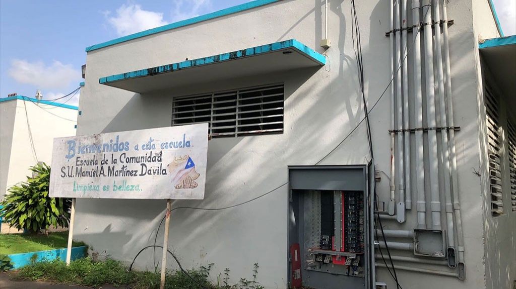  Denuncian escuela en Vega Baja a oscuras al inicio del semestre 