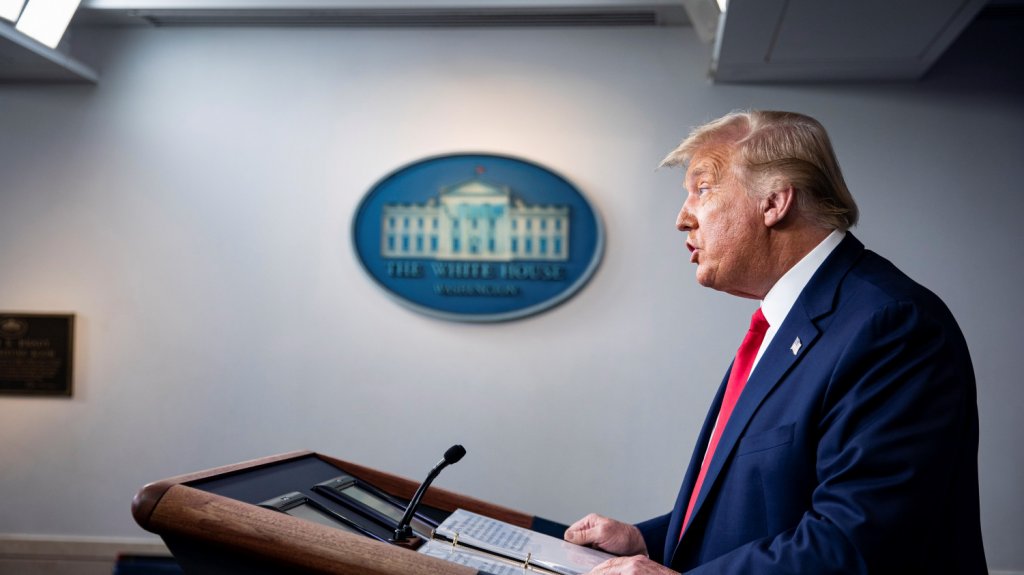  Trump contradice a expertos y promete 100 millones de dosis para fin de a&ntilde;o 