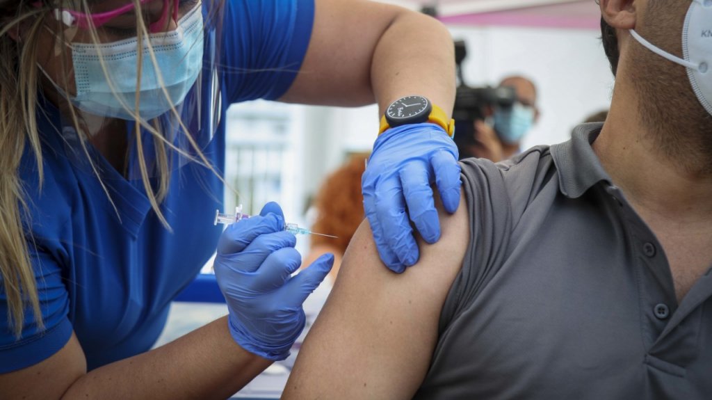  Farmacias de Comunidad se unen a exhortaci&oacute;n de Salud sobre vacunaci&oacute;n contra el COVID-19 