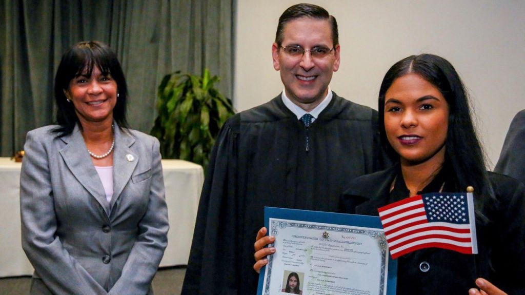  Gobierno de Puerto Rico da bienvenida a nuevos ciudadanos americanos 
