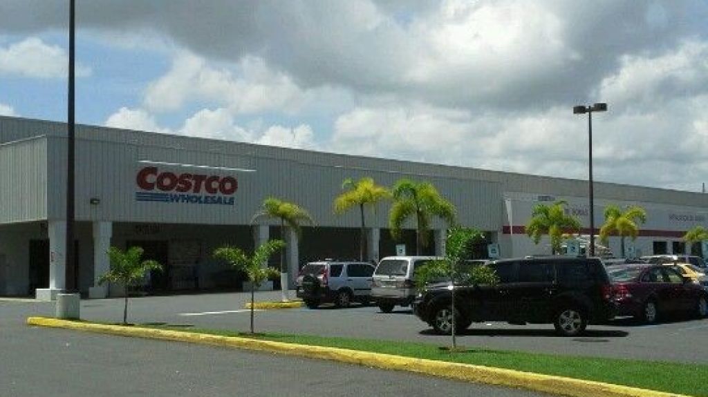  Roban cheques de auto estacionado en Bayam&oacute;n 