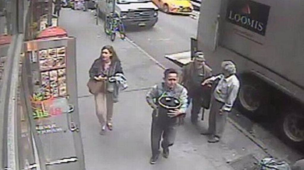  Video:&nbsp;Rob&oacute; $1.6 millones en oro, escap&oacute; a Ecuador, pero &lsquo;el peor error de su vida&rsquo; lo dej&oacute; sin dinero 