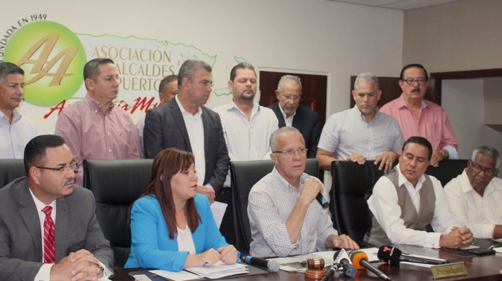  Graves las aseguradoras pagando a los municipios a 10 meses del paso del hurac&aacute;n Mar&iacute;a 