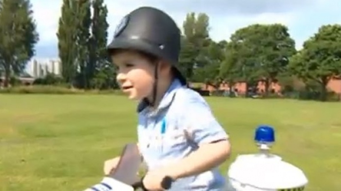 NiÃ±o de 3 aÃ±os alertÃ³ a la policÃ­a para informar accidente de su madre